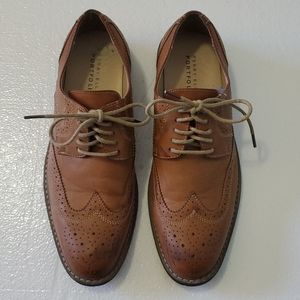 Perry Ellis Portfolio Wing Tipped shoes